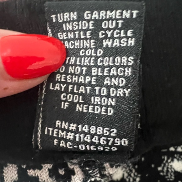 Disney’s nightmare before Christmas leggings, EUC, size 1, Tim Burton, Halloween - Picture 4 of 5